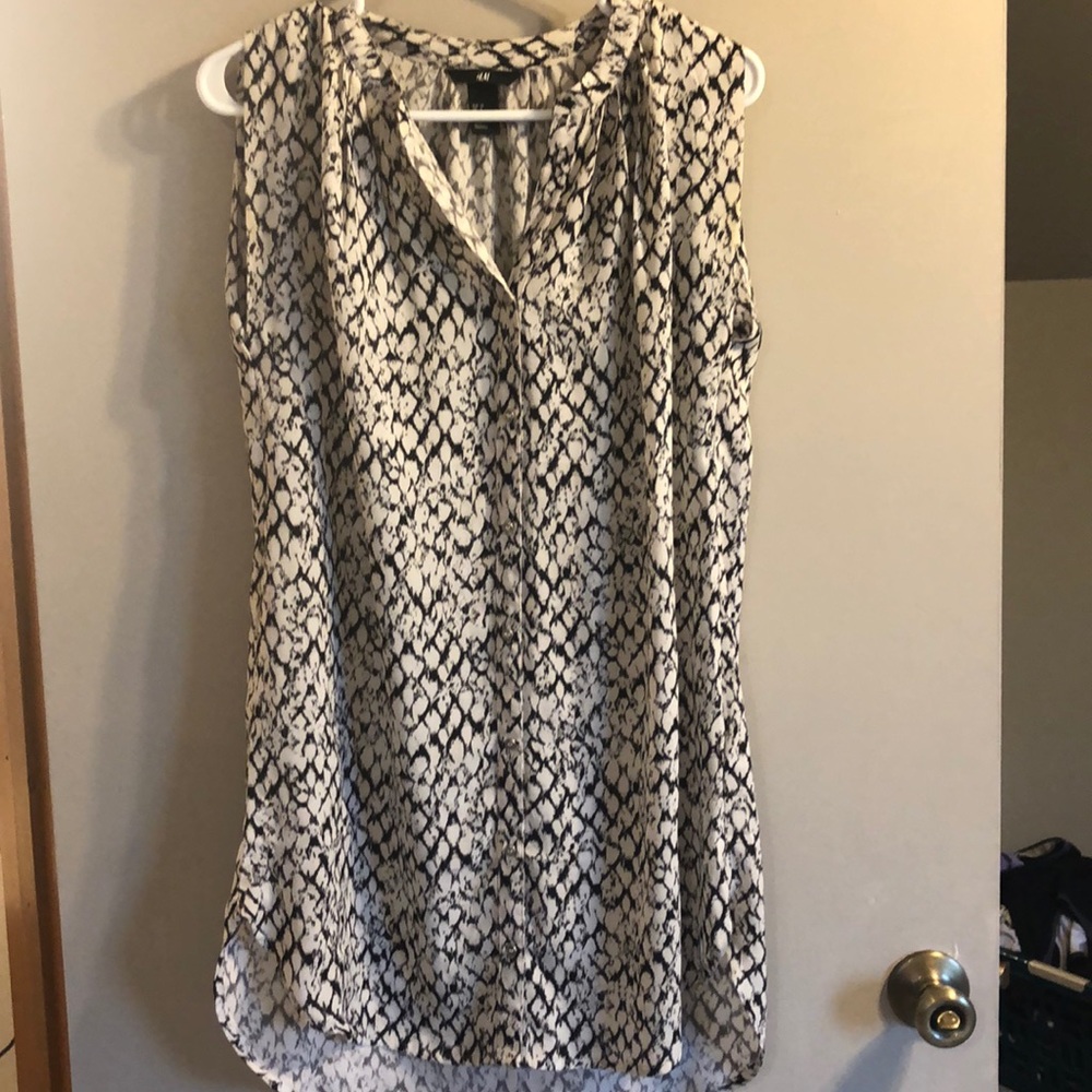 Black and white tunic